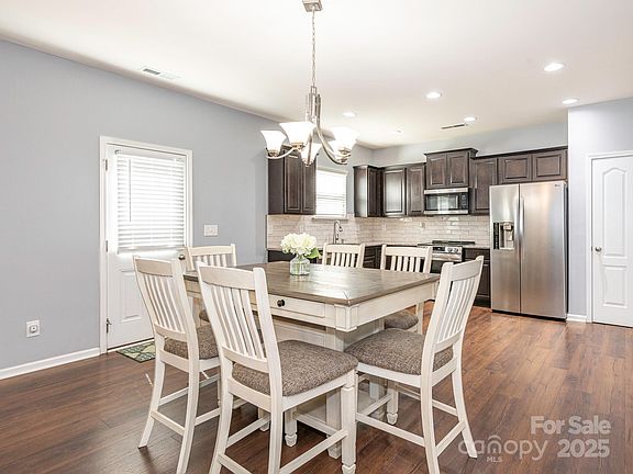 3rd image of 9123 Magnolia Lily Ave