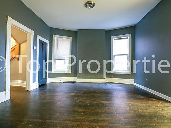 2nd image of 1871 N Race St