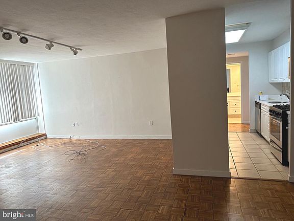 3rd image of 604-36 S Washington Sq Unit 305