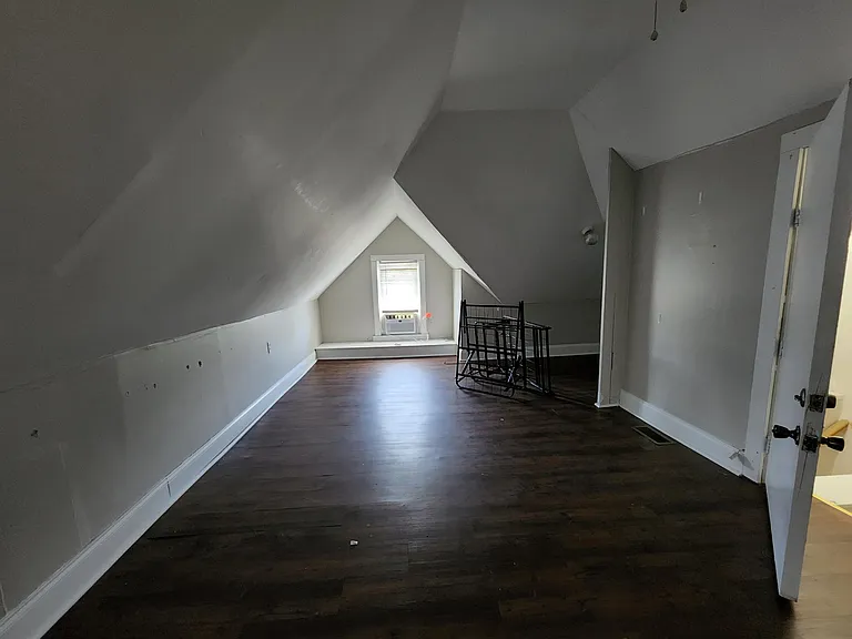 1612 W 48th St — Photo 14