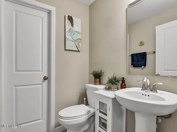 5th image of 1723 AMBERLY Drive