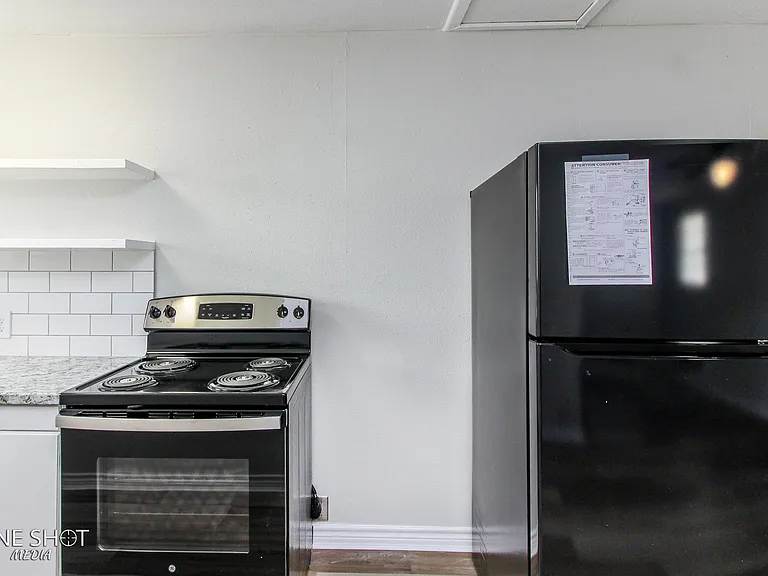 4735 Potomac Ave — Photo 9