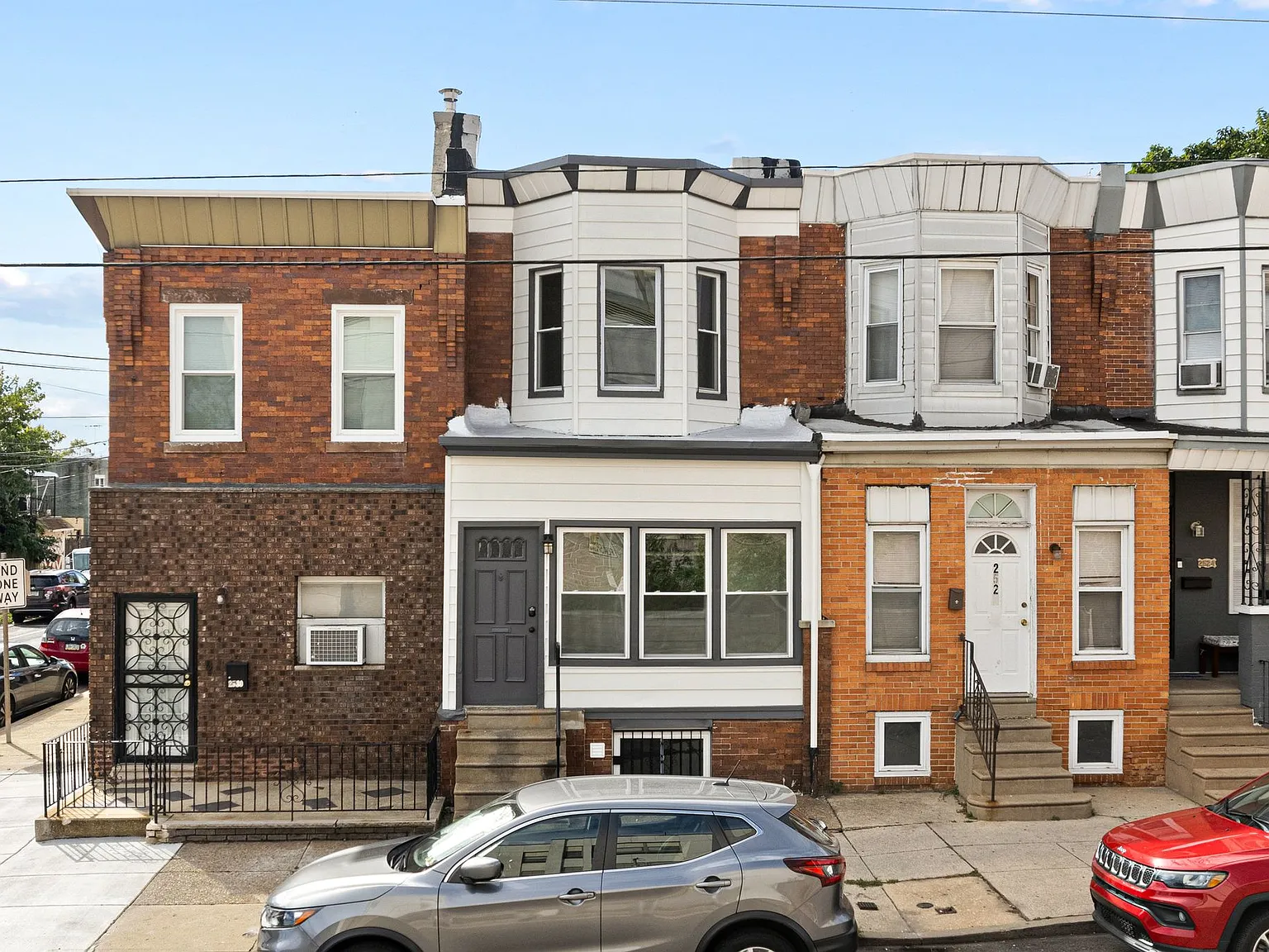 3 bed, 938 sqft, $1,700 — Photo 1