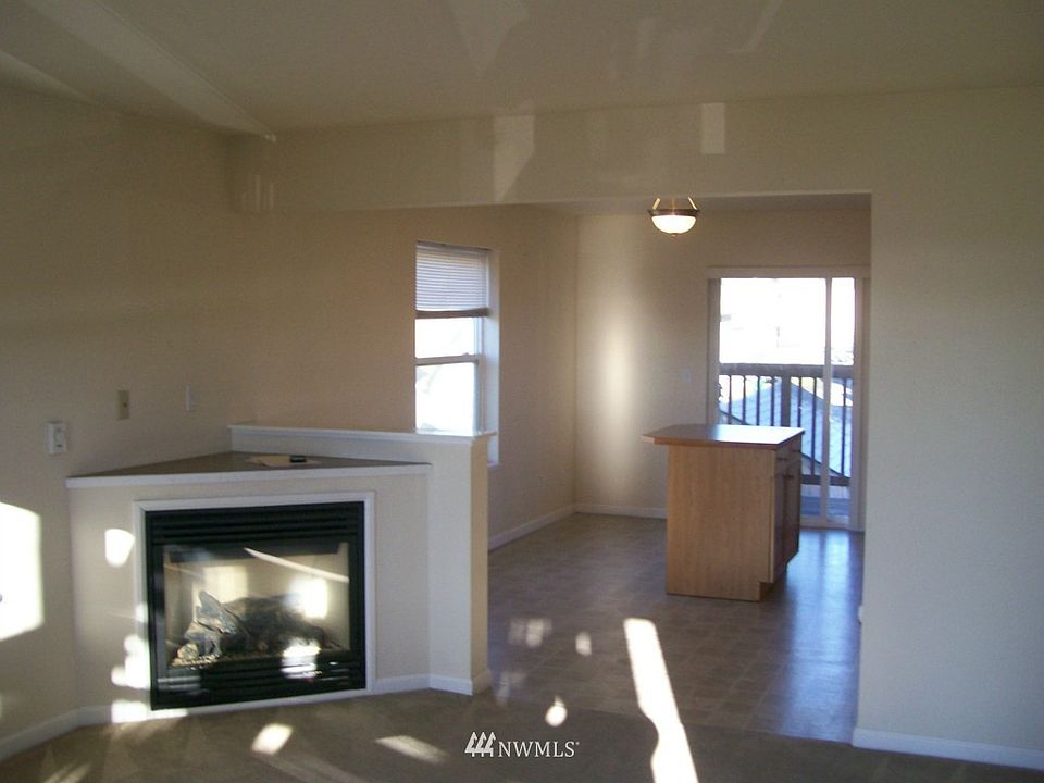 2nd image of 111 N Rainier Avenue