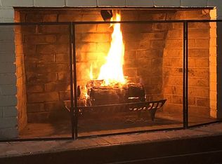 10 Sanford Rd, Woodbridge, CT 06525