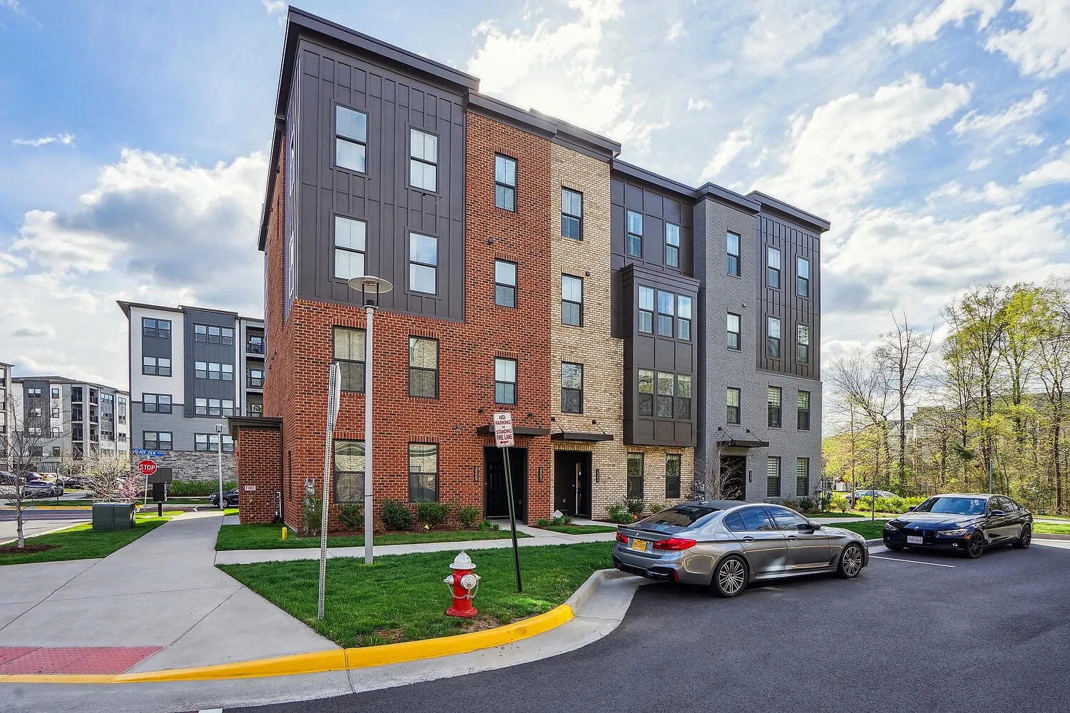 3 bed, 2.5 bath, 1633 sqft, $3,375 — Photo 3