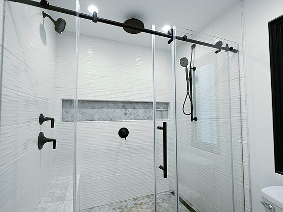 3rd image of 3695 Englewood Dr #1