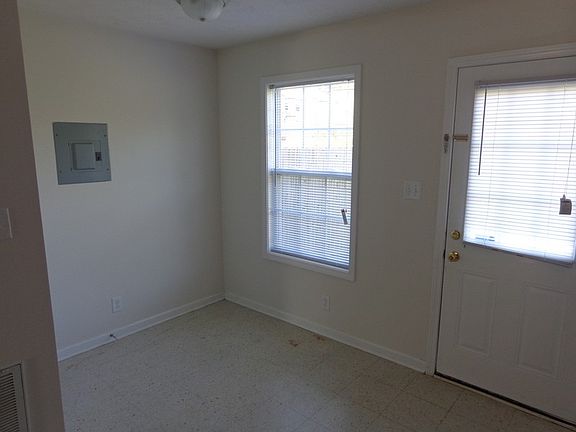 3rd image of 1202 Ash Ridge Dr Unit B