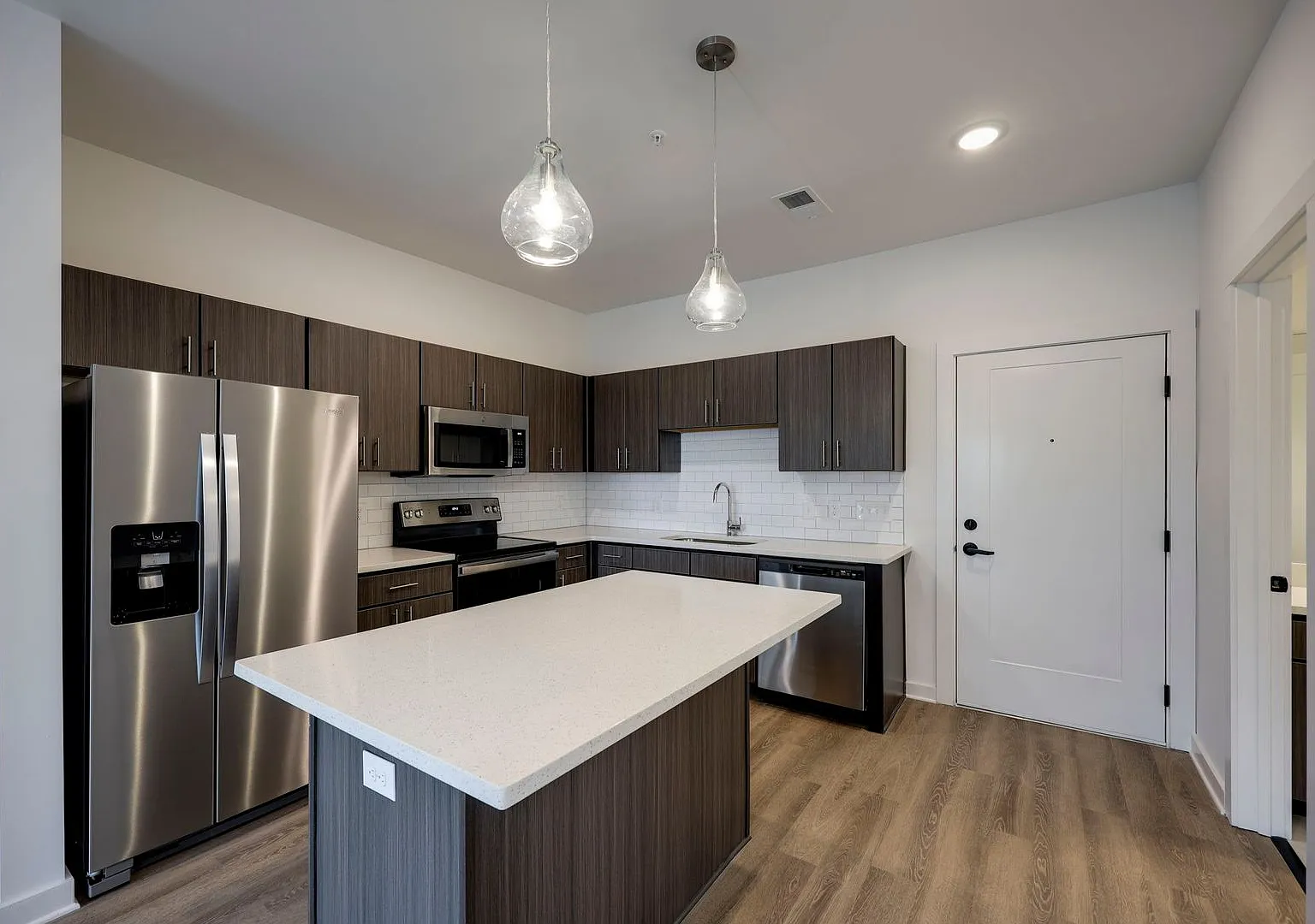 Attractive Condo 10 Minutes From Downtown Nashville!! — Photo 3