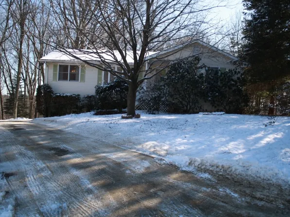 131 Oak Dr, Watertown, CT 06795