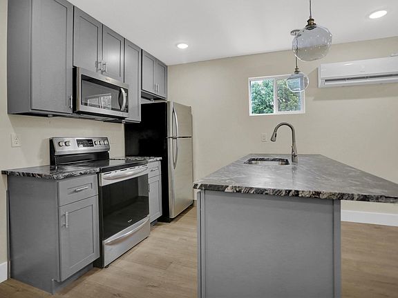 3rd image of 1328 Lexington Ave