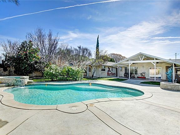 5th image of 367 North Dr
