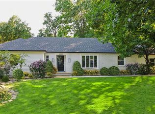 8224 Linden Dr, Prairie Village, KS 66208