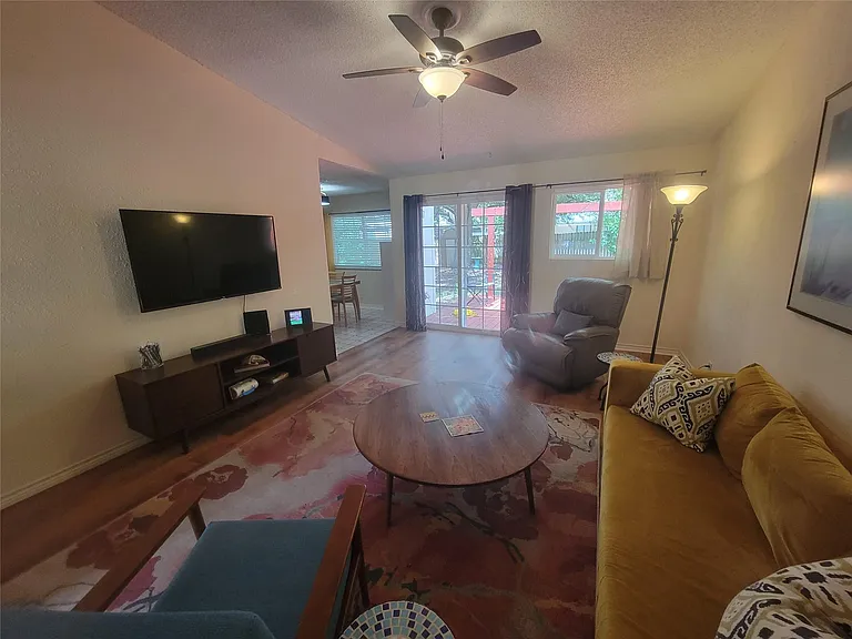 1714 Goodson Ln — Photo 9
