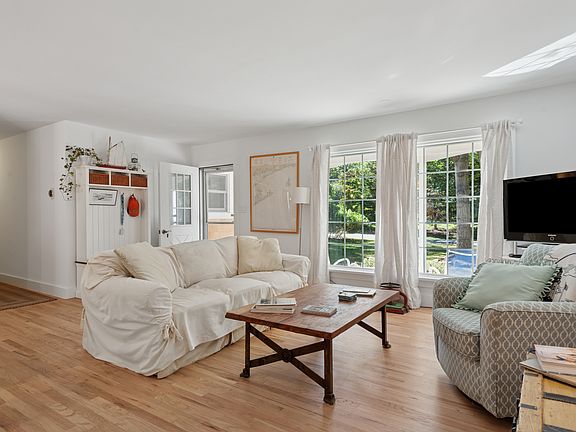 5th image of 27 Waterhole Rd