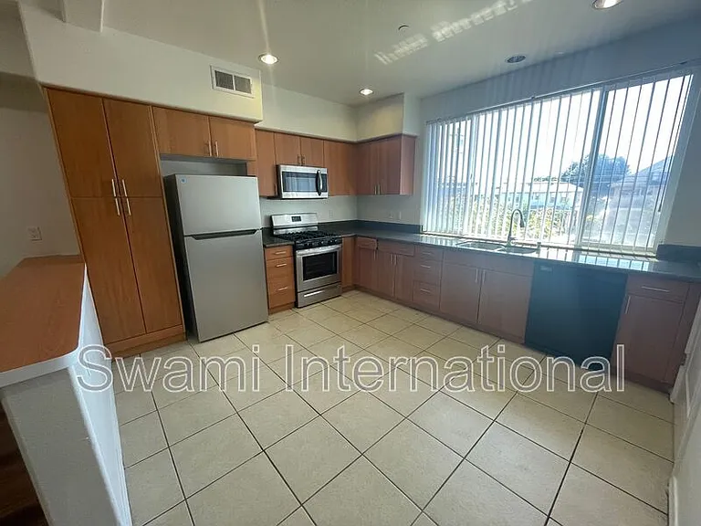 5010 S Figueroa St — Photo 5