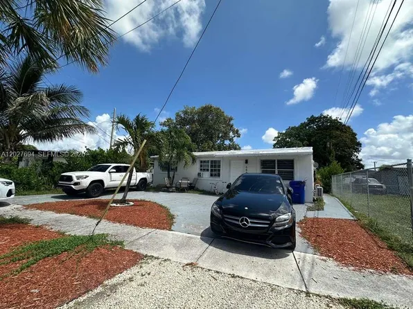 685 SW 7th Ter, Dania, FL 33004