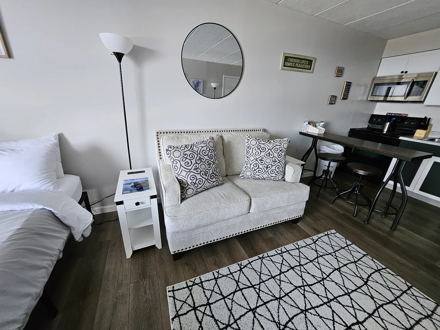 Studio, 303 sqft, $1,300 — Photo 4