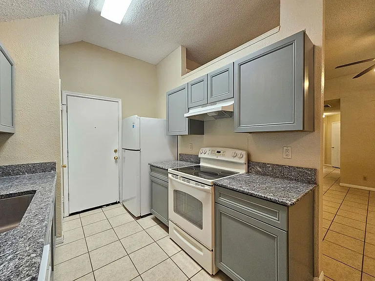 2606 Remington Dr — Photo 9