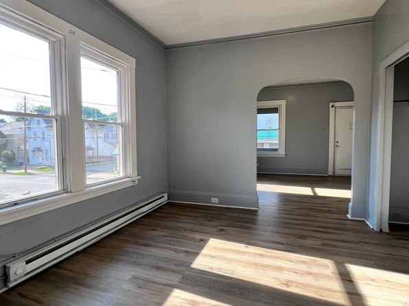 405 1/2 E Locust St #405-1/2
