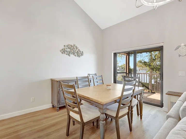 264 NE Edgewater Dr — Photo 12