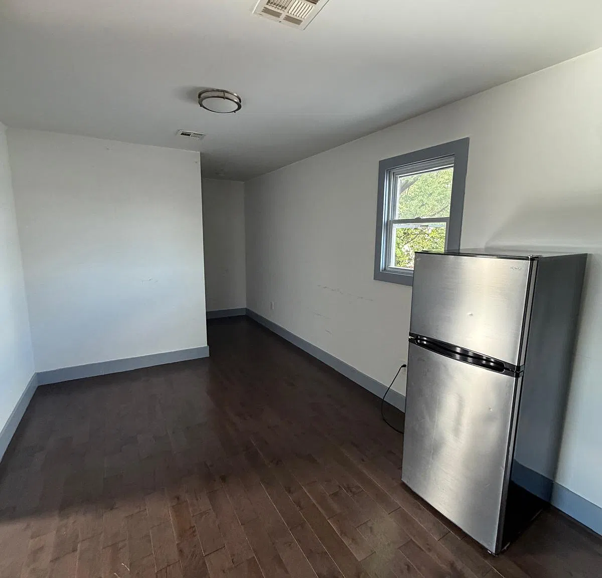 4 bed, $2,275 — Photo 1