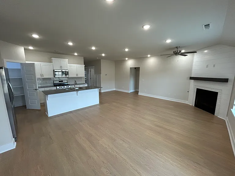 510 Wagon Wheel Rd — Photo 11