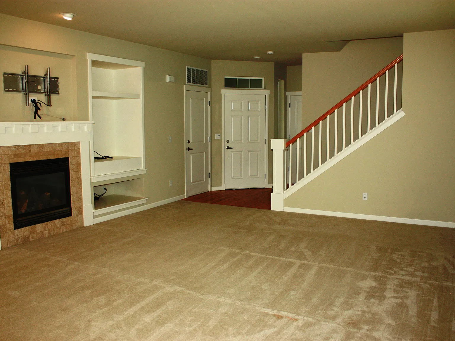3 bed, 2.5 bath, 1690 sqft, $3,495 — Photo 2