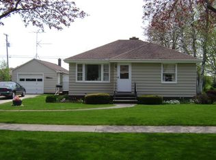 1124 Center St, Kewaunee, WI 54216