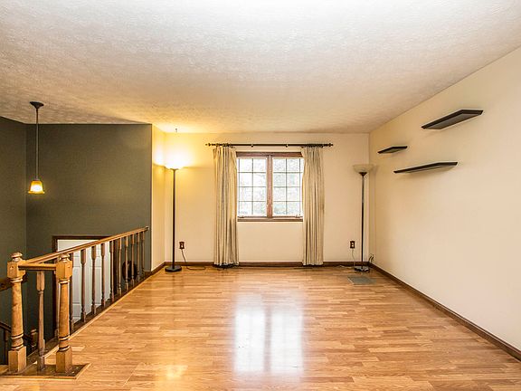 3rd image of 3850 Chickory Ave