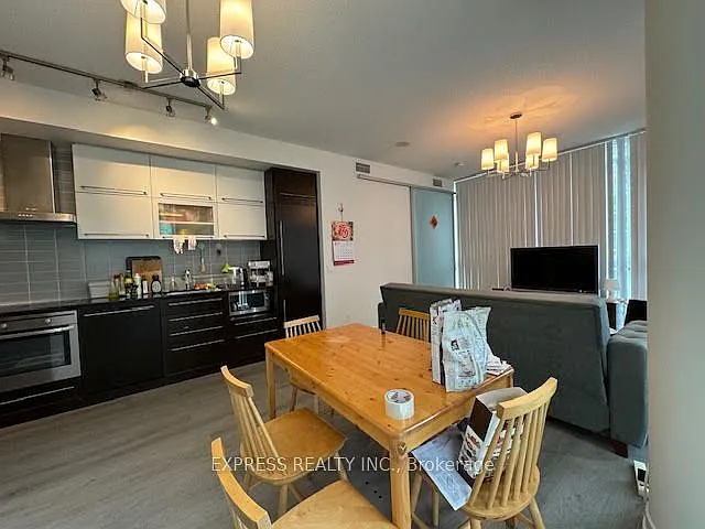 770 Bay St #2 — Photo 4