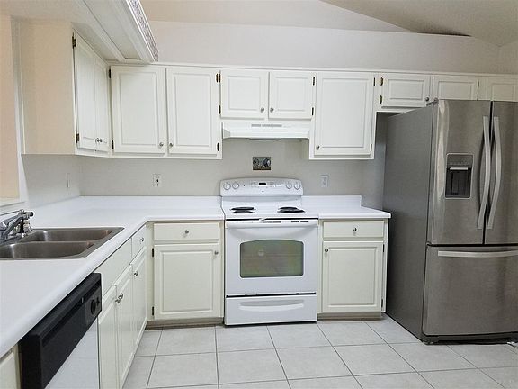 3rd image of 120 Mirabelle Cir