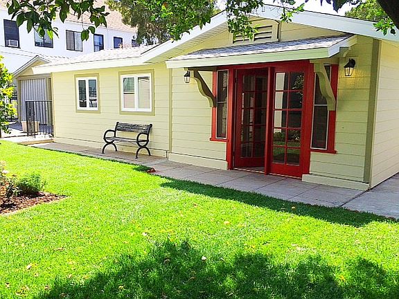 4th image of 1112 E Lexington Dr #2
