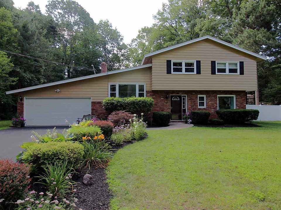 1st image of 8 Aspen Ln