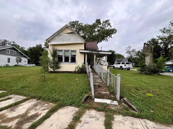 802 Henley Ave, Fairmount, IN 46928