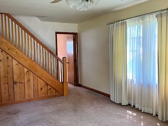2nd image of 1808 S Manhattan Ave