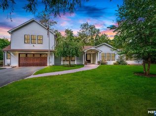 2 Reid Ct, Mahwah, NJ 07430