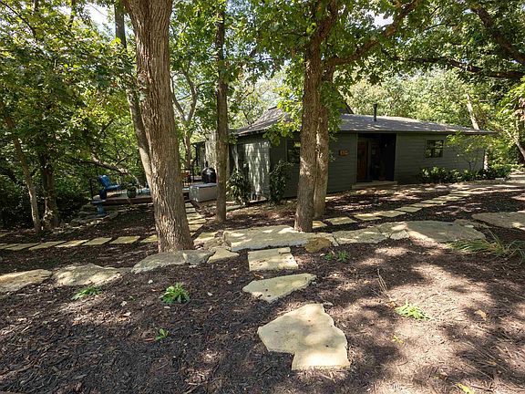 4th image of 3024 Briaroak Rd