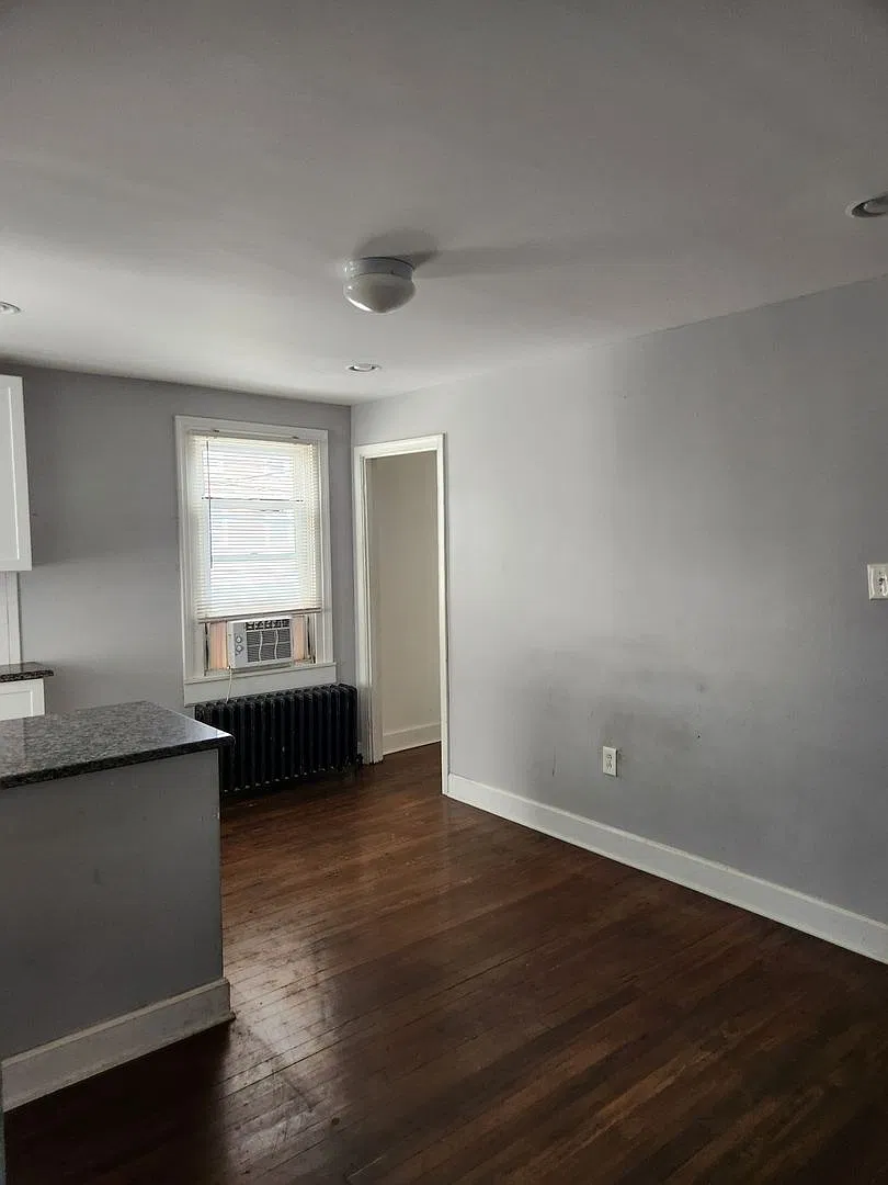 Charming 1BR Duplex in Clifton Heights — Photo 2