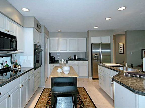5th image of 2411 Wedgewood Dr