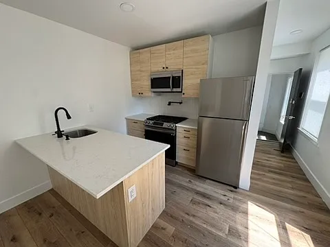332 Lombard St #3R — Photo 3