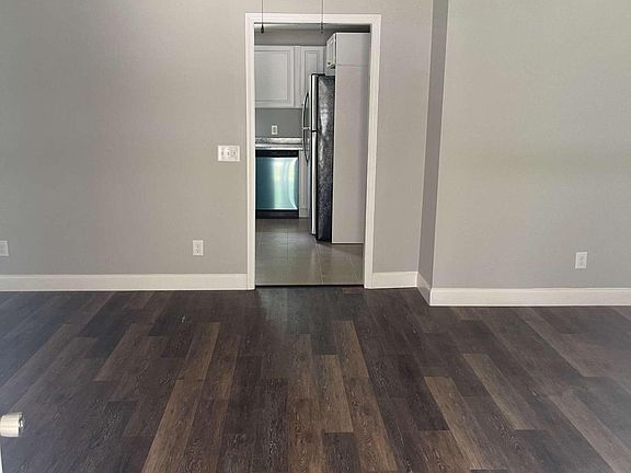 3rd image of 6252 West Ave