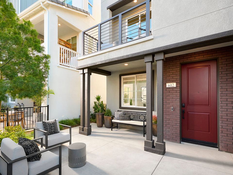 Front Exterior Courtyard