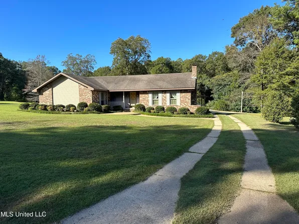 703 N Columbia St, Poplarville, MS 39470