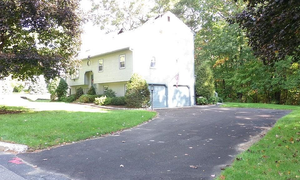1st image of 26 Lancelot Ln