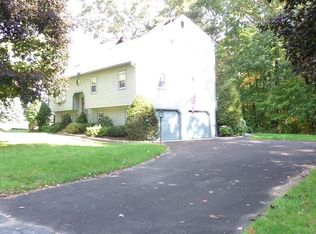 26 Lancelot Ln, North Easton, MA 02356