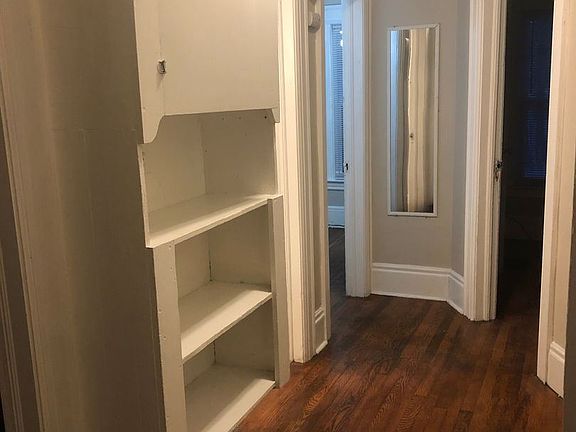 5th image of 932 Westcott St #2