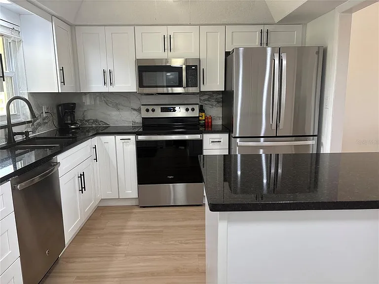 4725 Cove Cir #405 — Photo 4
