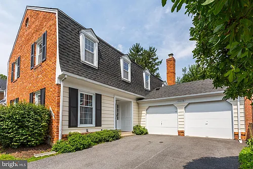 10239 Gainsborough Rd Photo 1