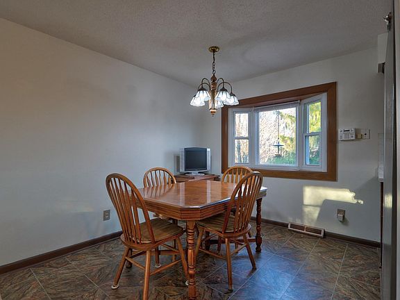 4th image of 2423 Luigs Rd